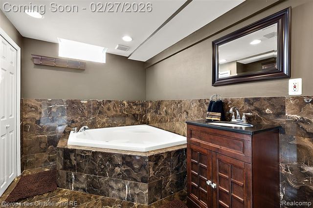 37655 Douglas Court, Sterling Heights, MI 48310