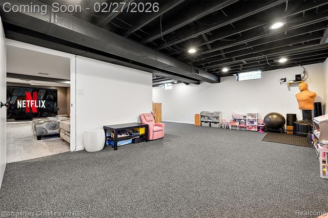 37655 Douglas Court, Sterling Heights, MI 48310