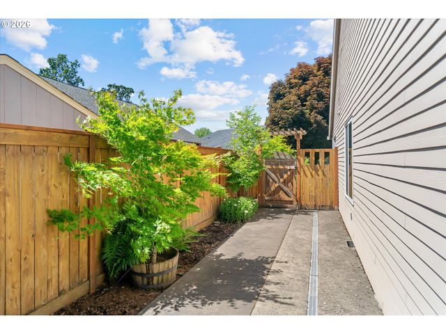 5769 Se RANCHO St, Hillsboro, OR 97123