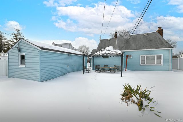 59 Stone Lane, Levittown, NY 11756