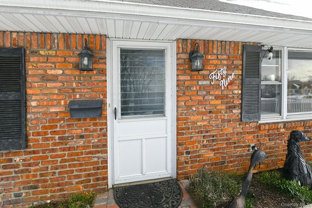 59 Stone Lane, Levittown, NY 11756