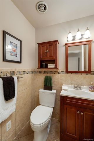 24800 N Cromwell Drive, Franklin, MI 48025