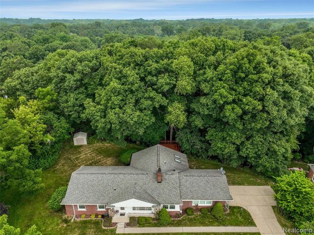 24800 N Cromwell Drive, Franklin, MI 48025