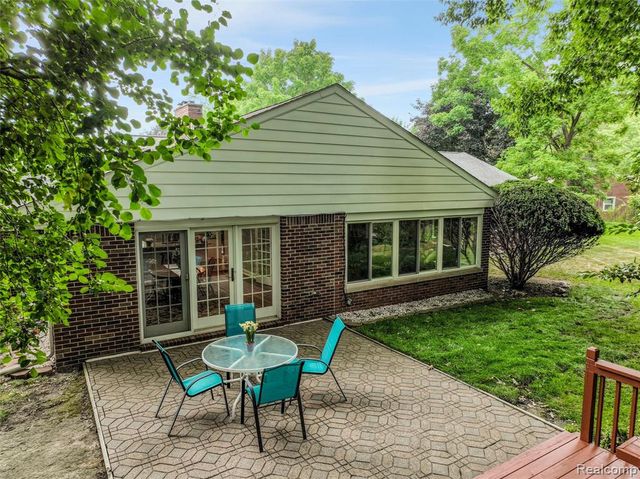 24800 N Cromwell Drive, Franklin, MI 48025