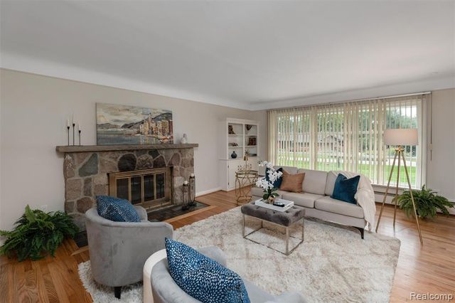 24800 N Cromwell Drive, Franklin, MI 48025