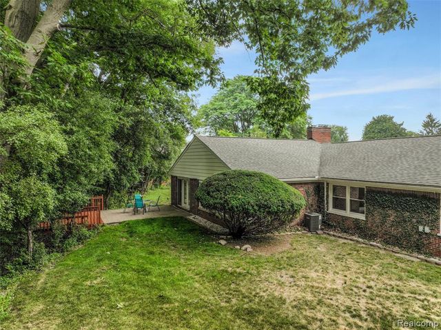 24800 N Cromwell Drive, Franklin, MI 48025