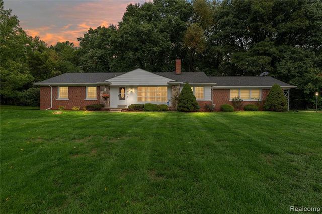 24800 N Cromwell Drive, Franklin, MI 48025