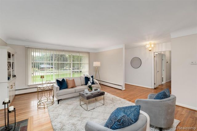 24800 N Cromwell Drive, Franklin, MI 48025