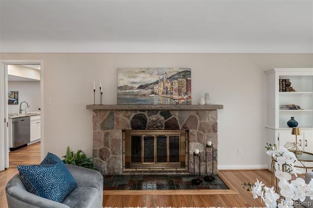 24800 N Cromwell Drive, Franklin, MI 48025