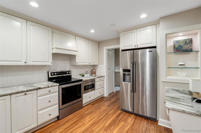 24800 N Cromwell Drive, Franklin, MI 48025