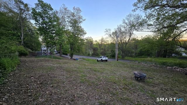 1460 Mount Carmel Avenue, Hamden, CT 06518
