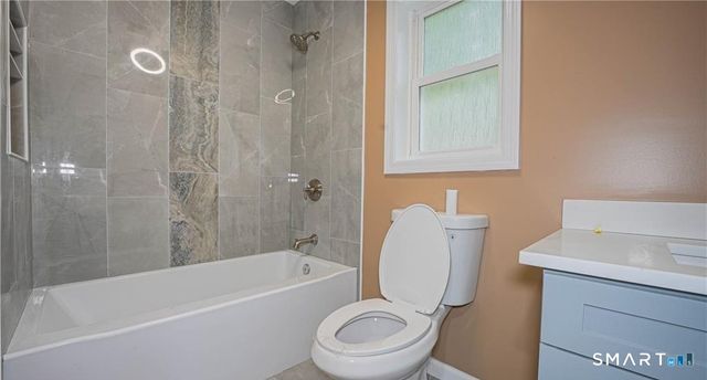 1460 Mount Carmel Avenue, Hamden, CT 06518