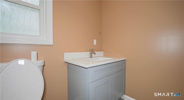 1460 Mount Carmel Avenue, Hamden, CT 06518
