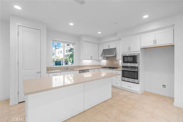 148 Stage, Irvine, CA 92618