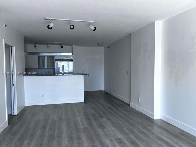 335 S Biscayne Blvd 2701, Miami, FL 33131