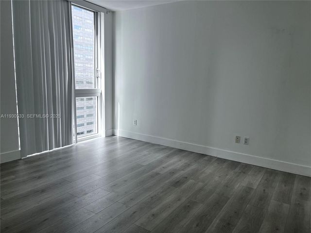 335 S Biscayne Blvd 2701, Miami, FL 33131