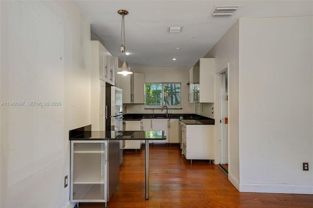 500 Aragon Ave, Coral Gables, FL 33134