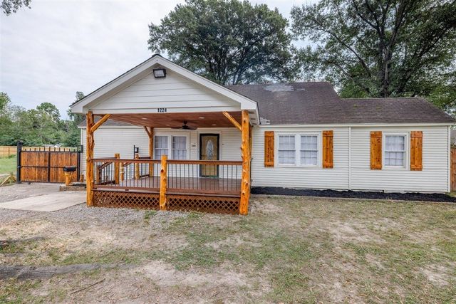 1224 WELLS STATION RD, Memphis, TN 38122