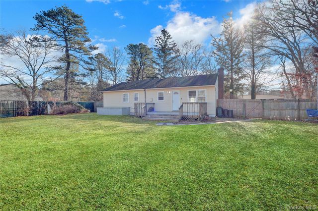 57 Middle Island Road, Medford, NY 11763