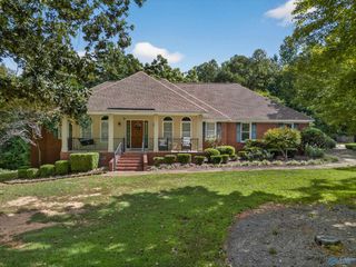 111 Sweetwater Lane, Rainbow City, AL 35906