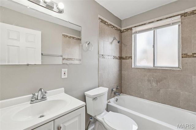 1035 Kostka Lane, Florissant, MO 63031