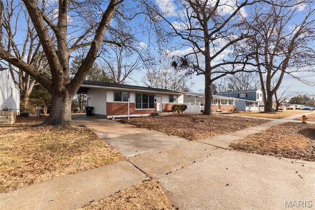 1035 Kostka Lane, Florissant, MO 63031