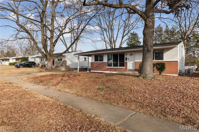 1035 Kostka Lane, Florissant, MO 63031