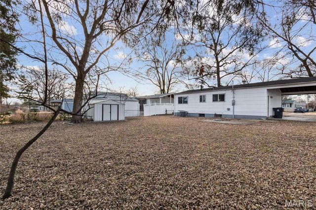 1035 Kostka Lane, Florissant, MO 63031