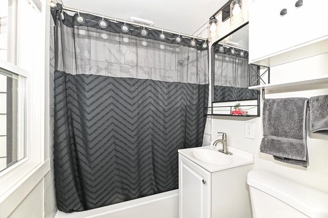 8802 W Center STREET, Milwaukee, WI 53222