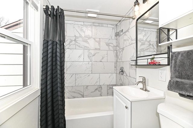 8802 W Center STREET, Milwaukee, WI 53222