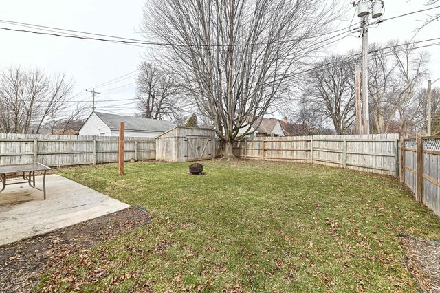 8802 W Center STREET, Milwaukee, WI 53222