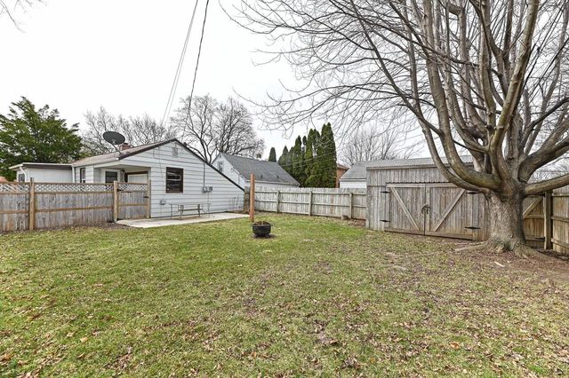 8802 W Center STREET, Milwaukee, WI 53222