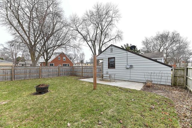 8802 W Center STREET, Milwaukee, WI 53222