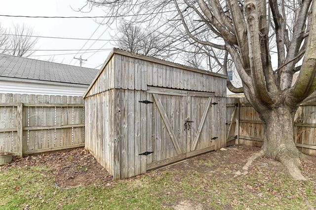 8802 W Center STREET, Milwaukee, WI 53222