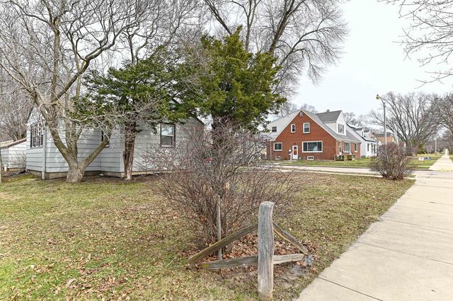 8802 W Center STREET, Milwaukee, WI 53222