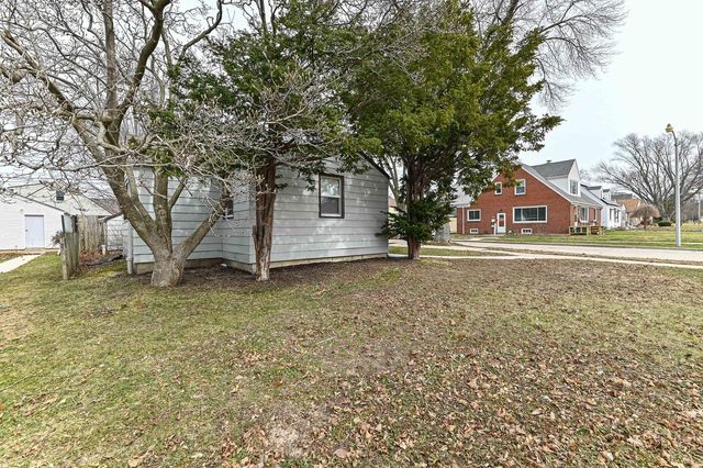 8802 W Center STREET, Milwaukee, WI 53222