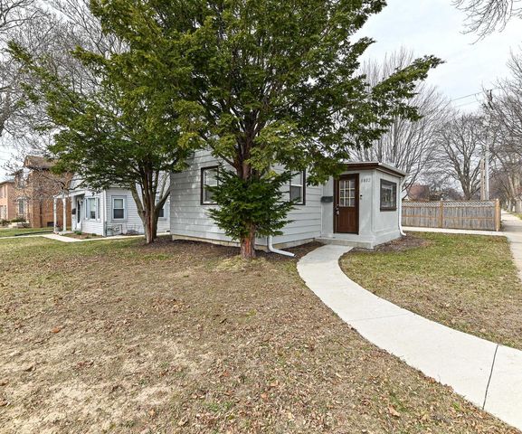 8802 W Center STREET, Milwaukee, WI 53222