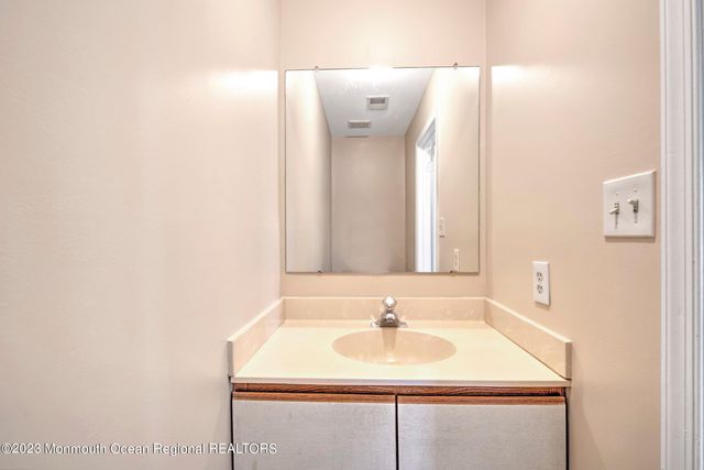 7 Stuart Drive 4, Freehold, NJ 07728