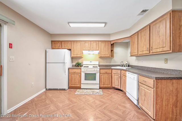 7 Stuart Drive 4, Freehold, NJ 07728