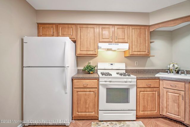 7 Stuart Drive 4, Freehold, NJ 07728