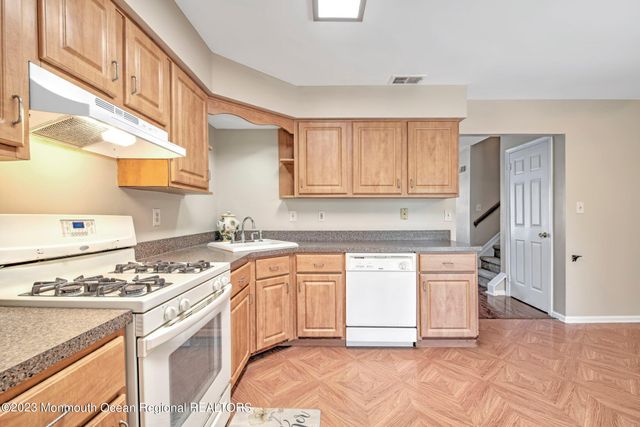 7 Stuart Drive 4, Freehold, NJ 07728