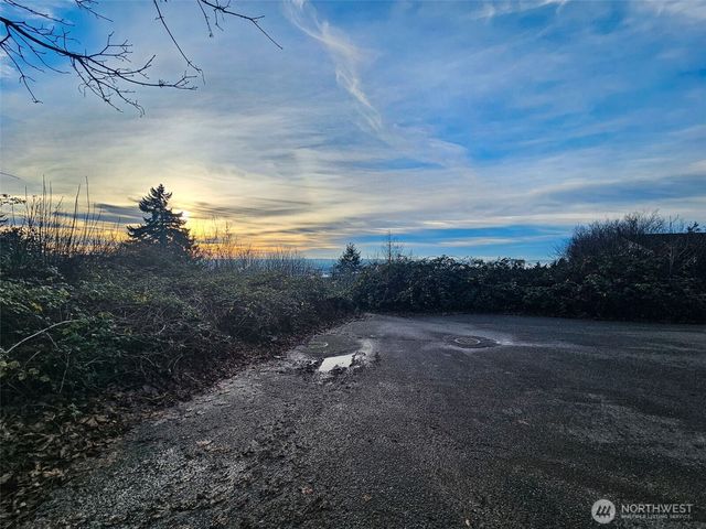 63 XX 19th Street NE, Tacoma, WA 98422