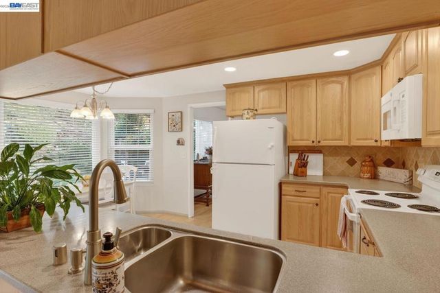 5827 5827 Cold Water Drive, Castro Valley, CA 94552