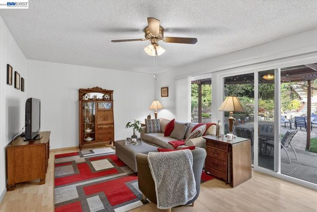 5827 5827 Cold Water Drive, Castro Valley, CA 94552