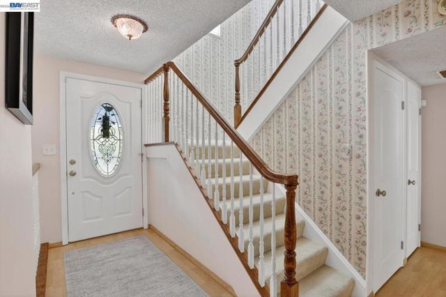 5827 5827 Cold Water Drive, Castro Valley, CA 94552