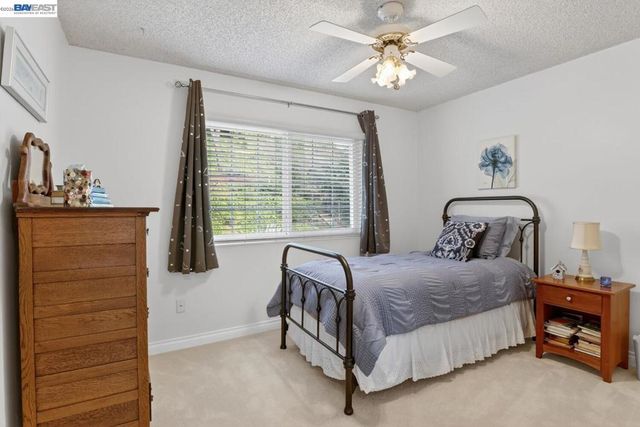 5827 5827 Cold Water Drive, Castro Valley, CA 94552