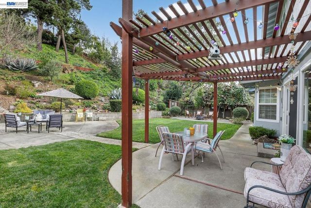 5827 5827 Cold Water Drive, Castro Valley, CA 94552