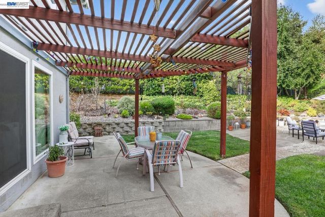 5827 5827 Cold Water Drive, Castro Valley, CA 94552