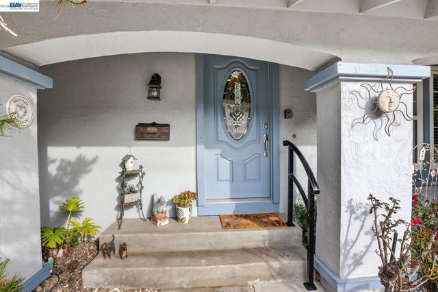 5827 5827 Cold Water Drive, Castro Valley, CA 94552