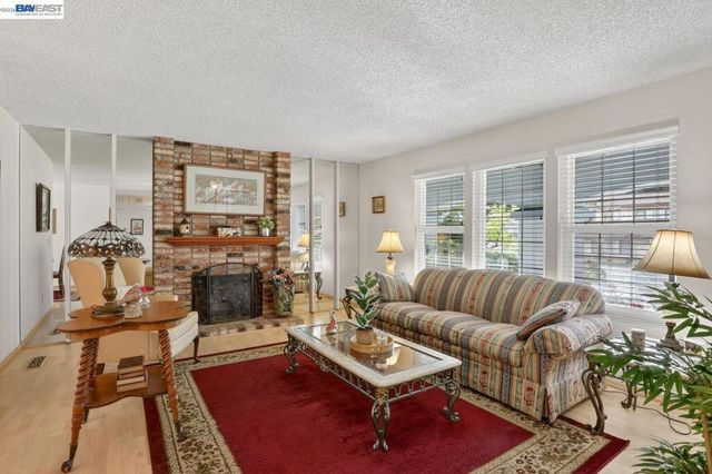 5827 5827 Cold Water Drive, Castro Valley, CA 94552